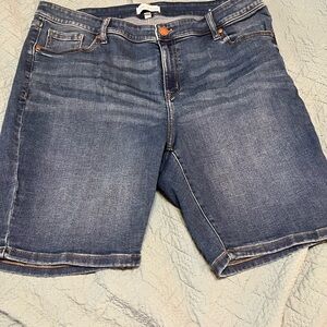 Plus size Women's Denim Shorts from LB